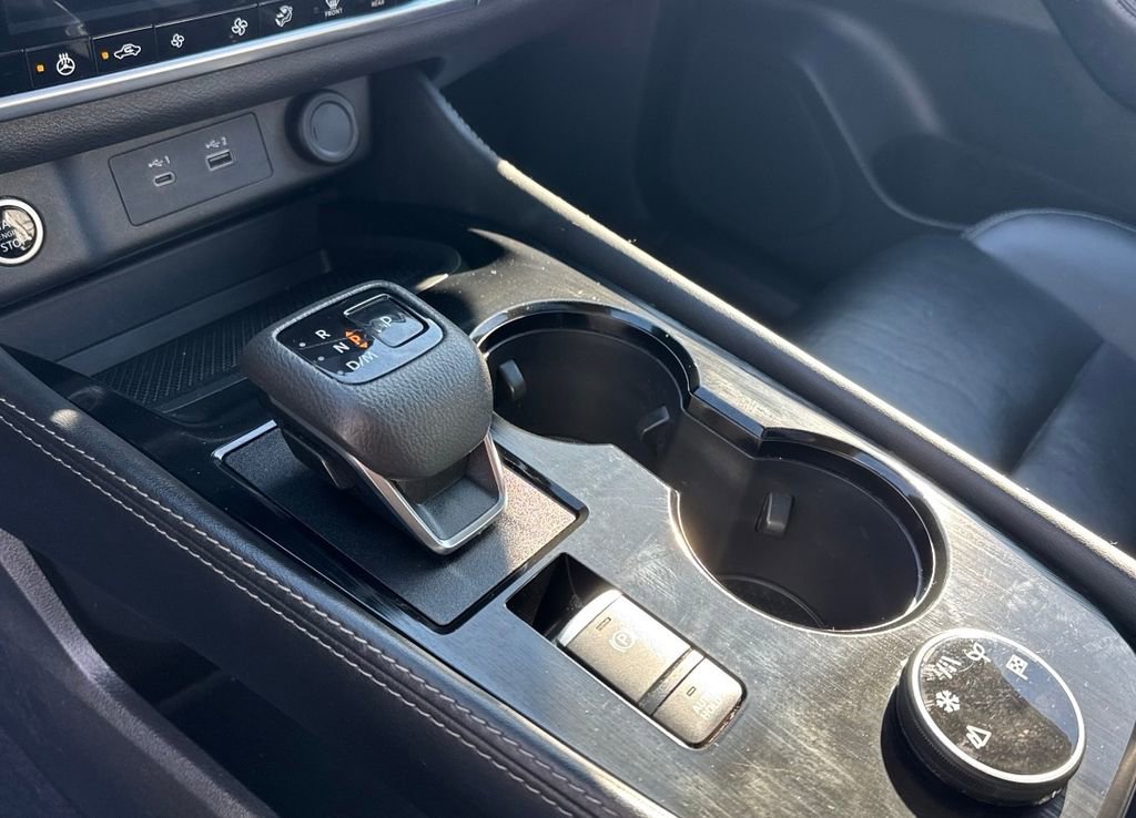 Used 2023 Nissan Rogue SL image 25