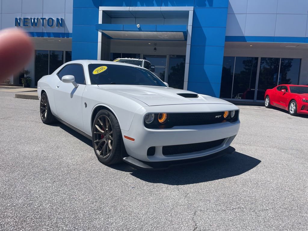 Used 2016 Dodge Challenger SRT Hellcat RWD image 2