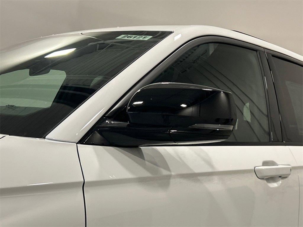 New 2026 Jeep Grand Cherokee Laredo image 12