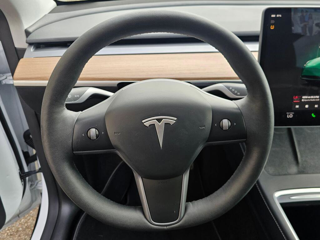 Used 2024 Tesla Model Y Long Range AWD/4WD image 25