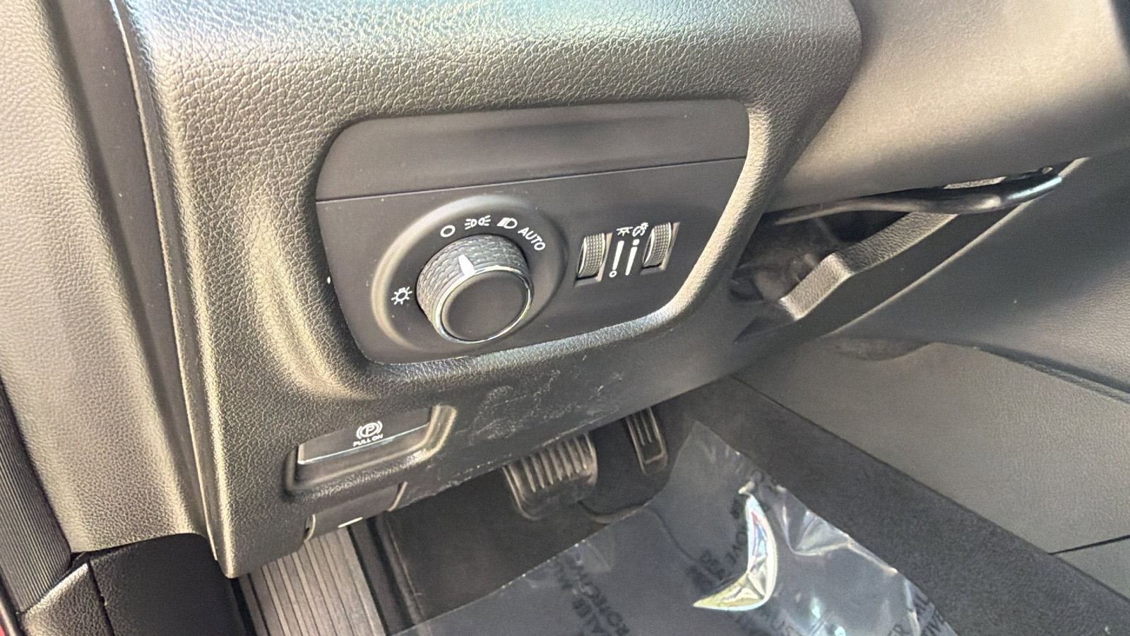 Used 2025 Jeep Grand Cherokee L Laredo w/ Luxury Tech Group I RWD image 27