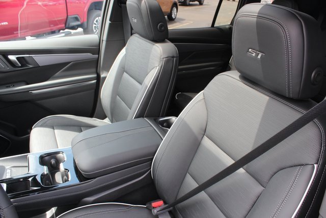 New 2026 Buick Enclave Sport Touring w/ Power Package image 2