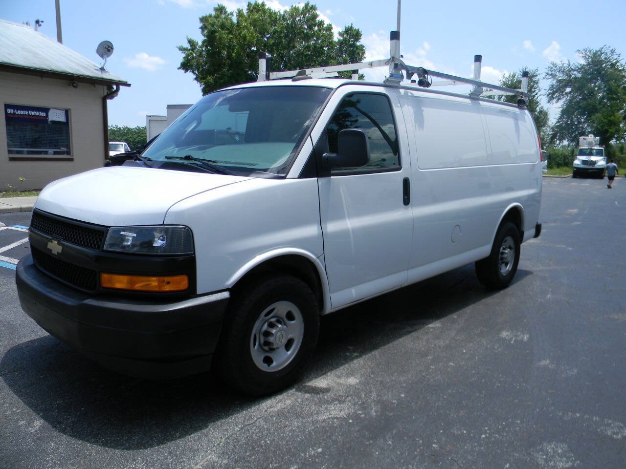 Used 2021 Chevrolet Express 2500 w/ Driver Convenience Package RWD image 3