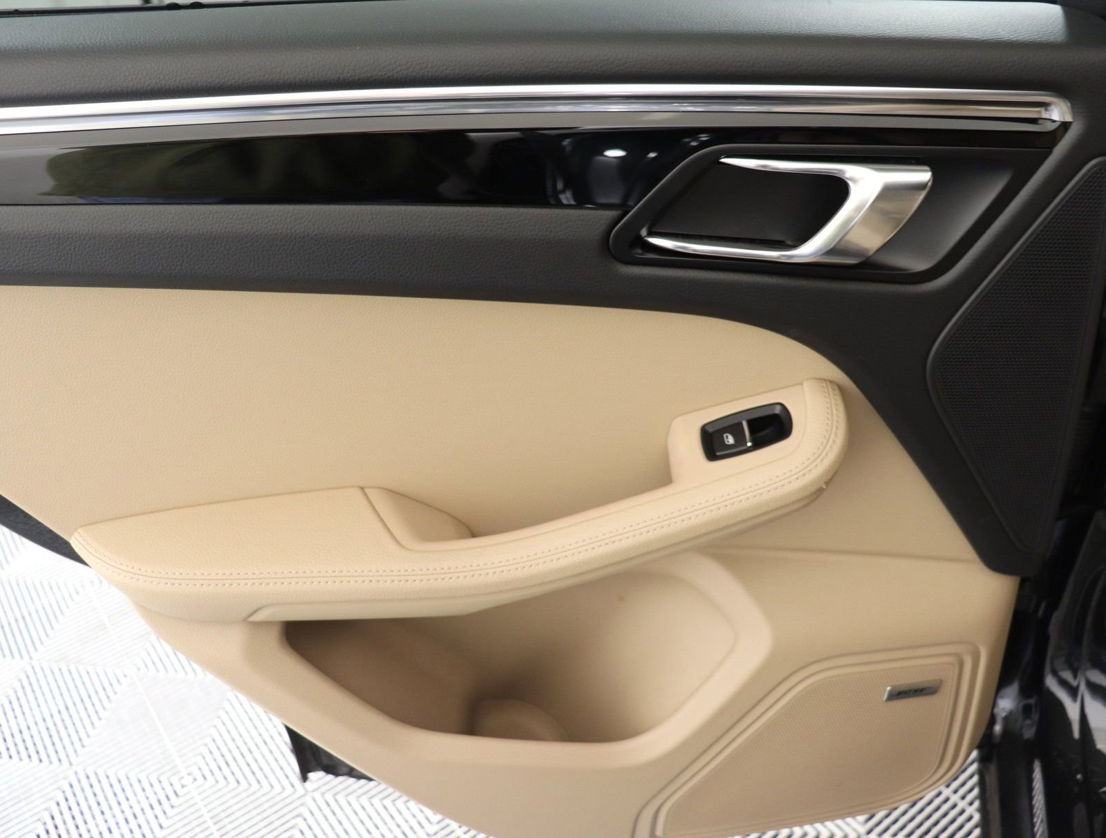 Used 2025 Porsche Macan image 14