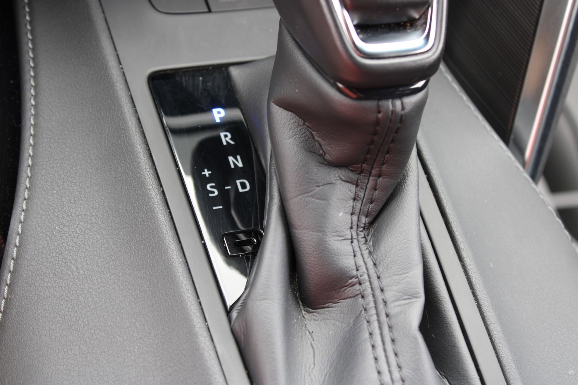 Used 2023 Toyota Venza Nightshade AWD/4WD image 40