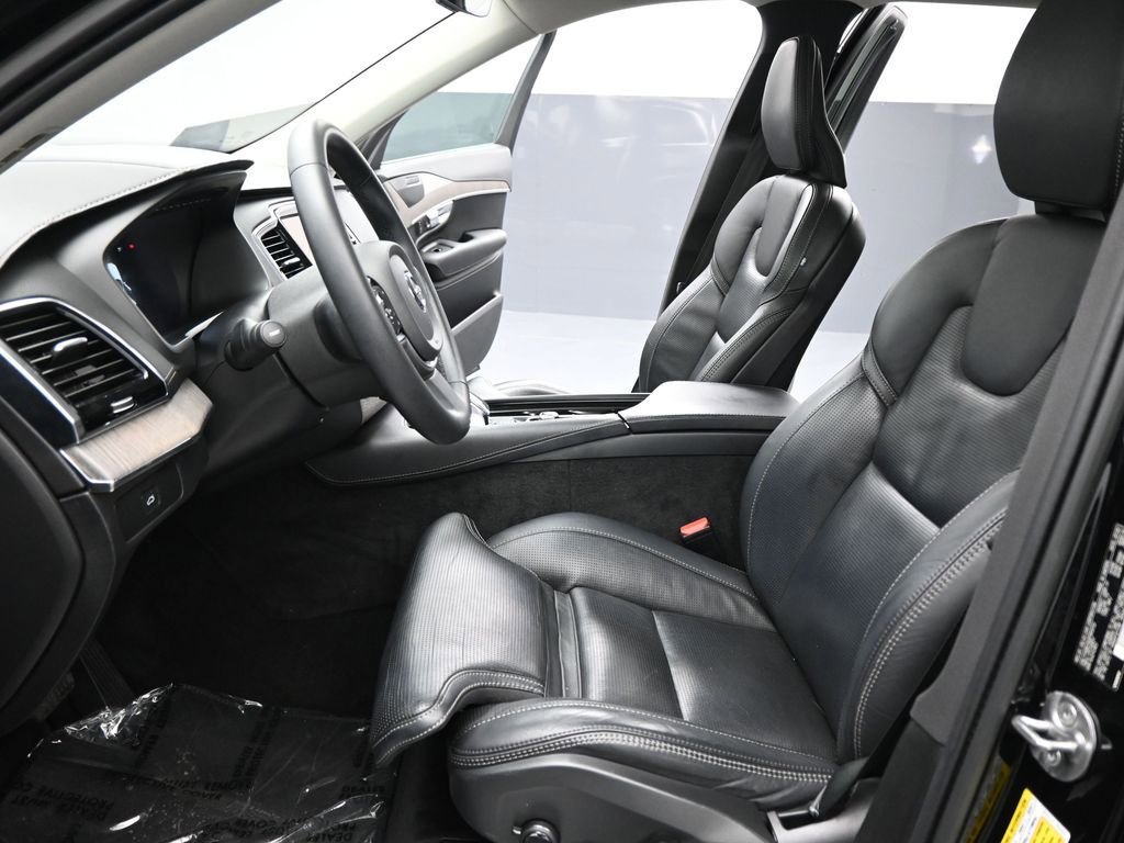 Used 2023 Volvo XC90 B6 Ultimate w/ Protection Package Premier image 8