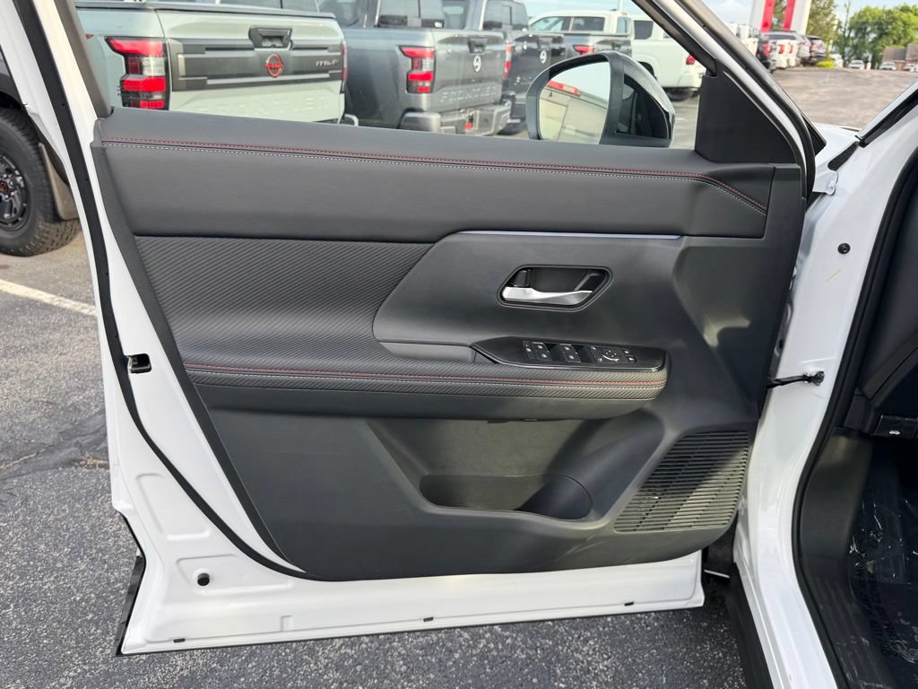 New 2026 Nissan Kicks SR w/ Interior Electronics Package FWD image 12
