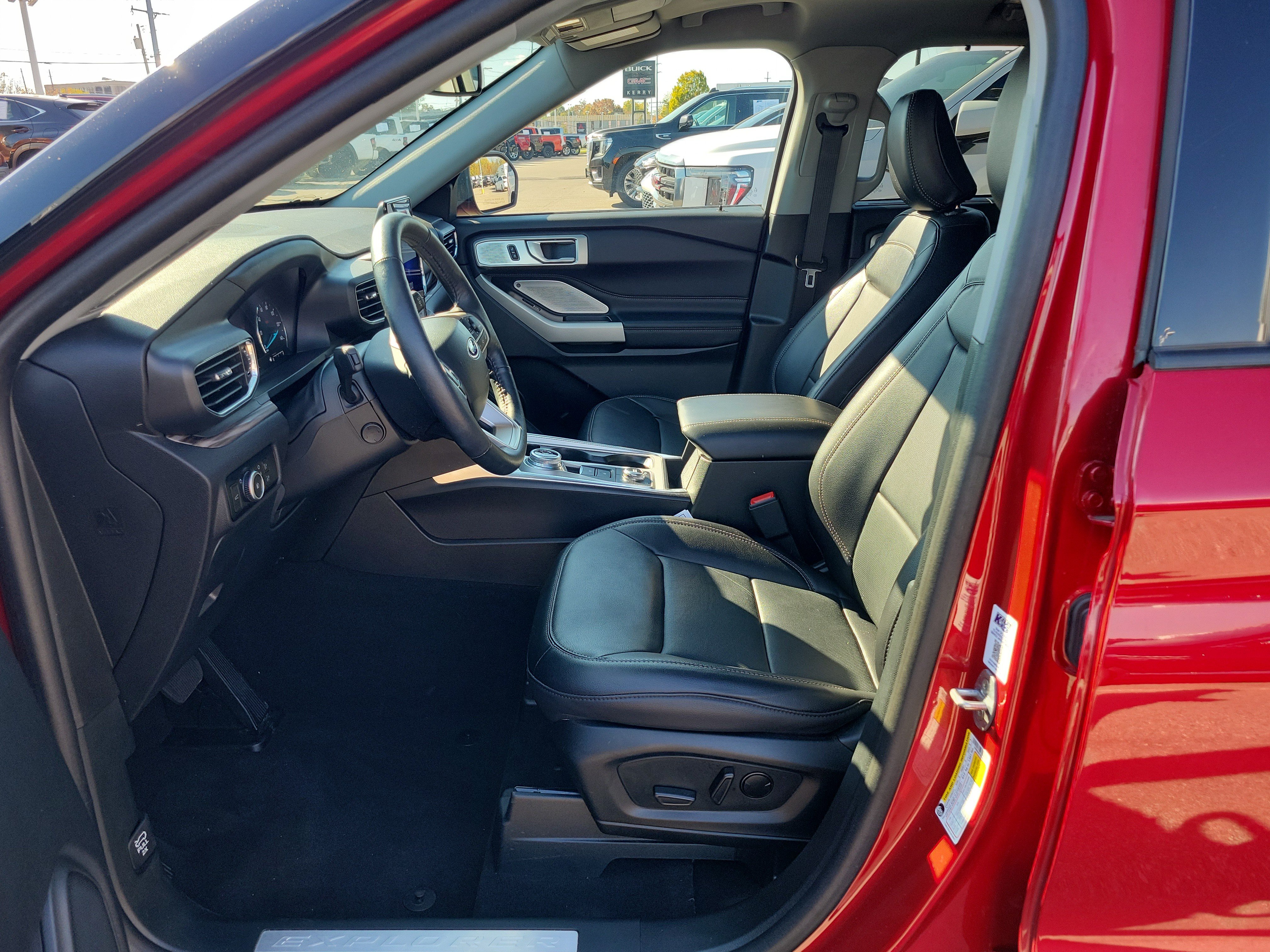 Used 2023 Ford Explorer Limited w/ Limited Technology Package AWD/4WD image 16