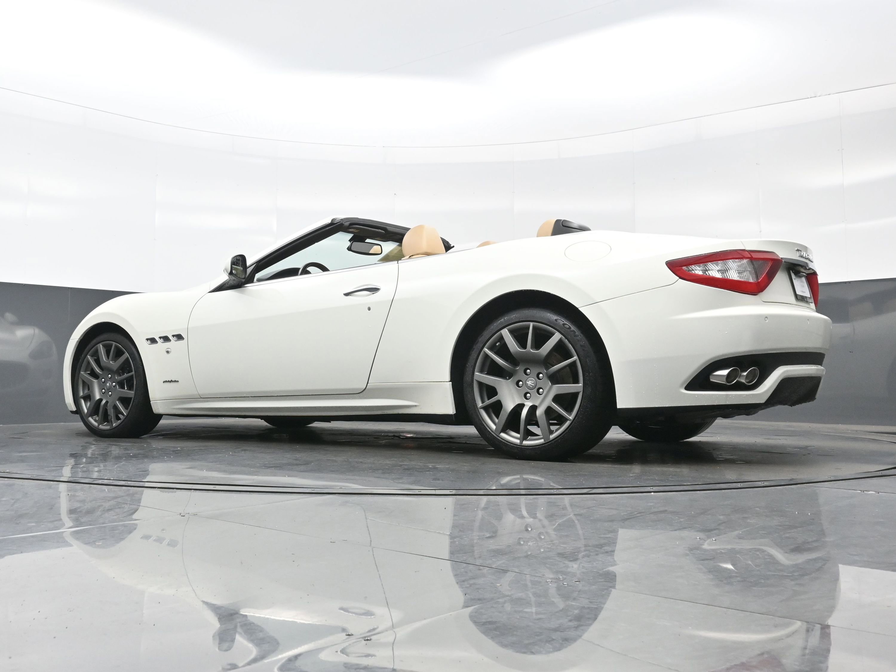 Used 2013 Maserati GranTurismo Sport image 21
