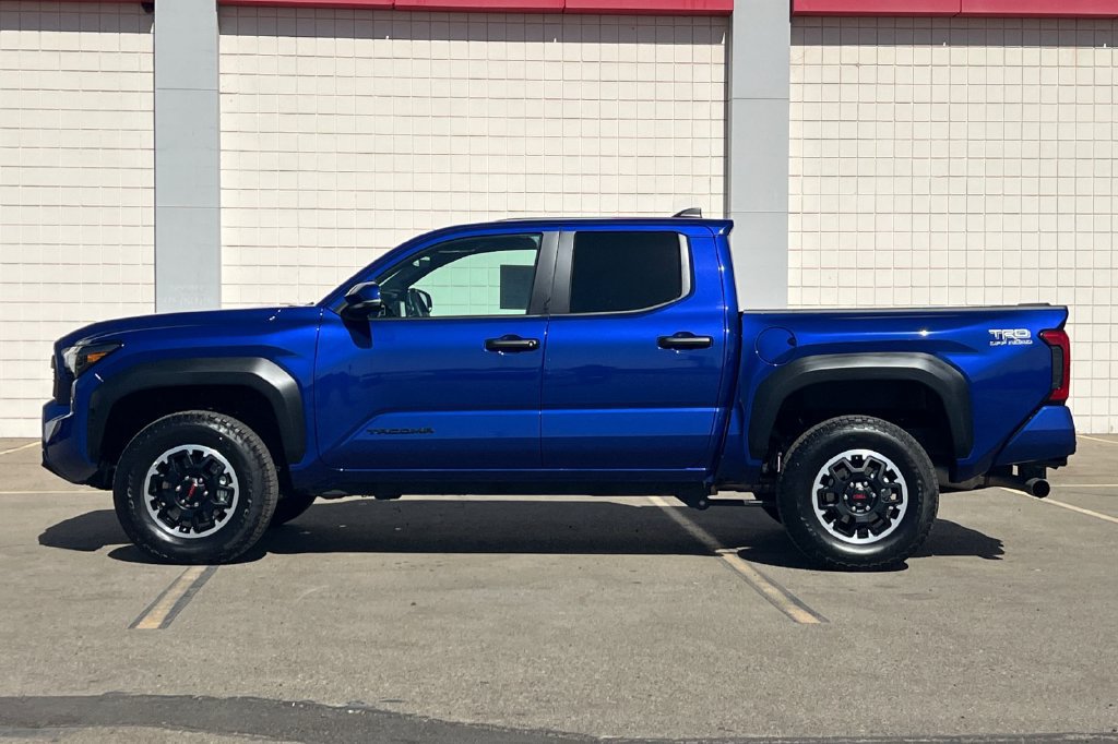 Certified 2025 Toyota Tacoma TRD Off-Road w/ TRD Off Road Upgrade Package AWD/4WD image 9