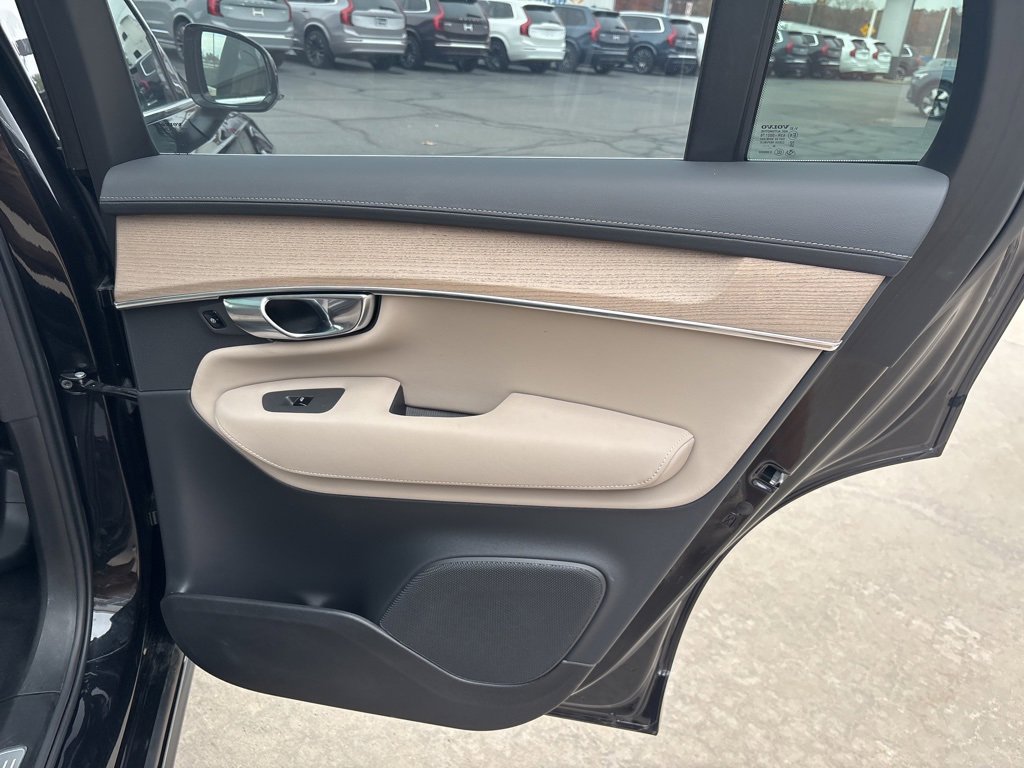 Certified 2025 Volvo XC90 B6 Plus image 44