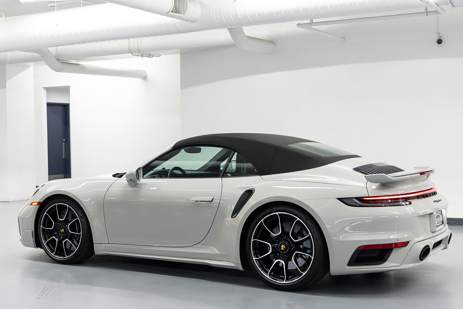 Used 2025 Porsche 911 Turbo S w/ 911 Turbo Sportdesign Package image 5
