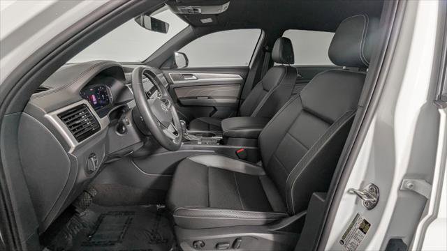 Used 2023 Volkswagen Atlas Cross Sport SE FWD image 14
