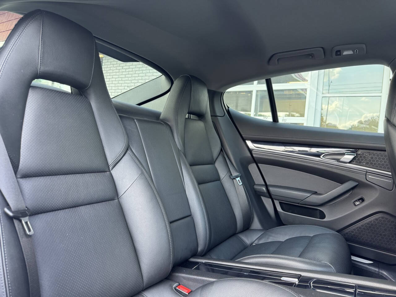 Used 2015 Porsche Panamera S RWD image 32