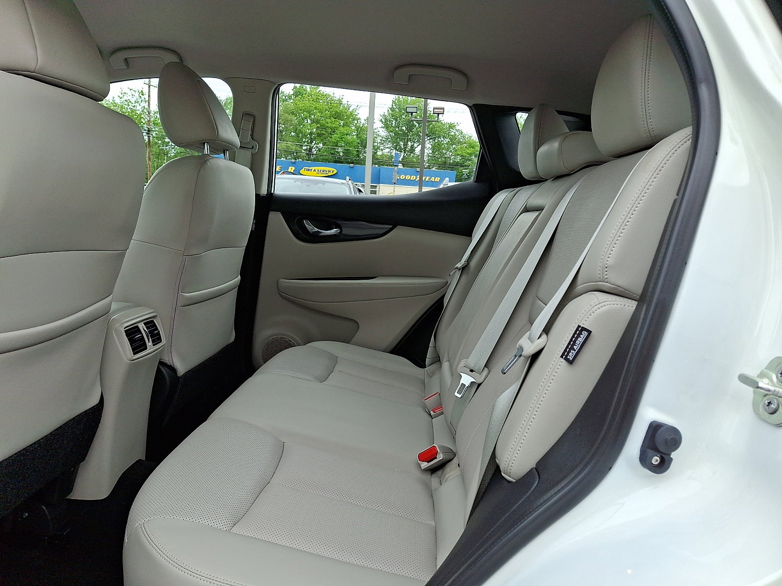 Used 2021 Nissan Rogue Sport SL AWD/4WD image 10