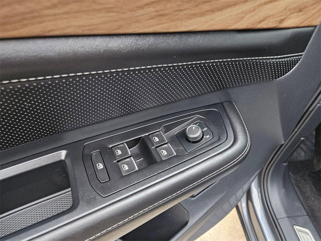 Used 2025 Volkswagen Atlas SE image 15