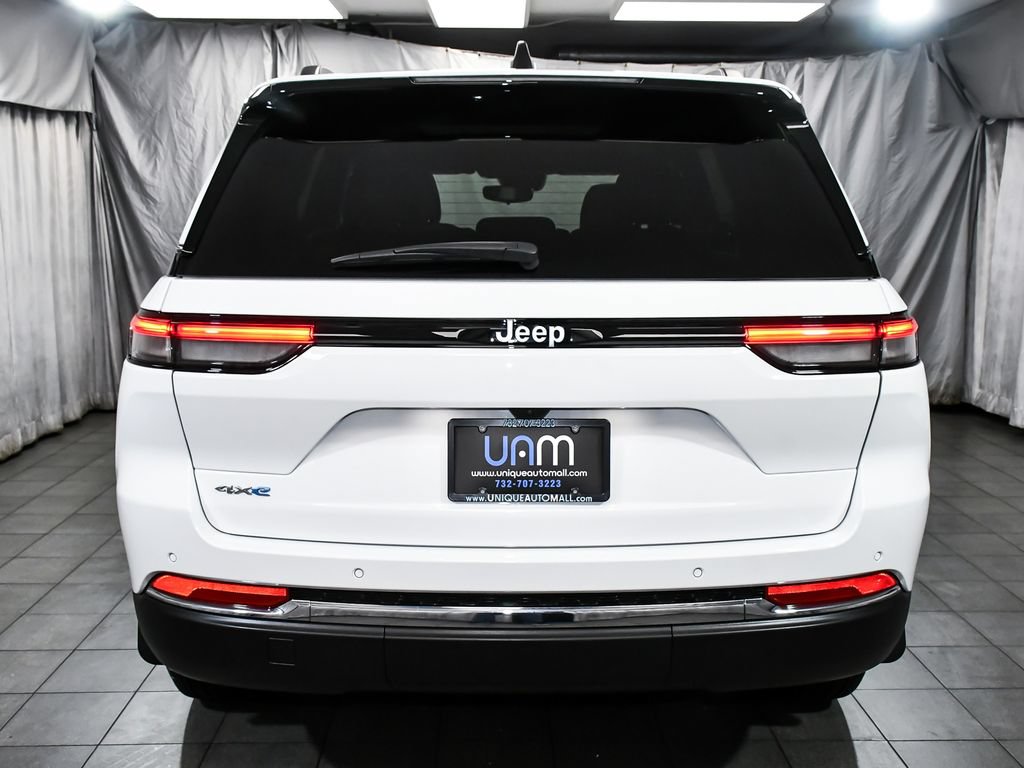 Used 2024 Jeep Grand Cherokee Limited 4xe w/ Trailer Tow Package AWD/4WD image 5