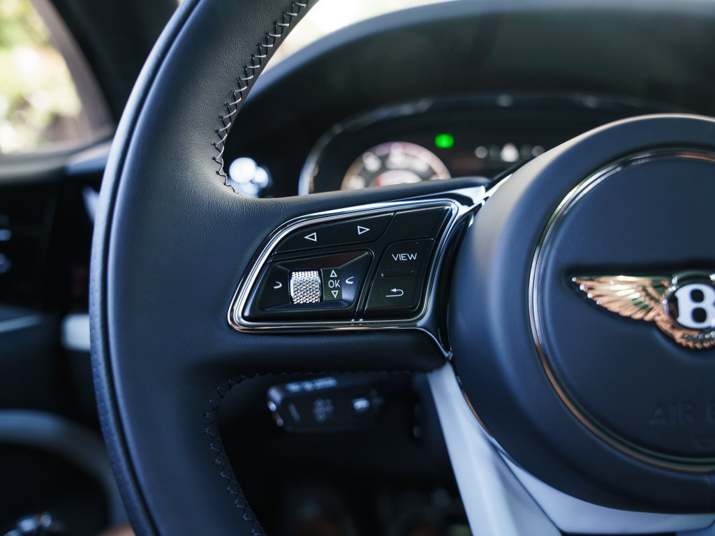 New 2027 Bentley Bentayga AWD/4WD image 12