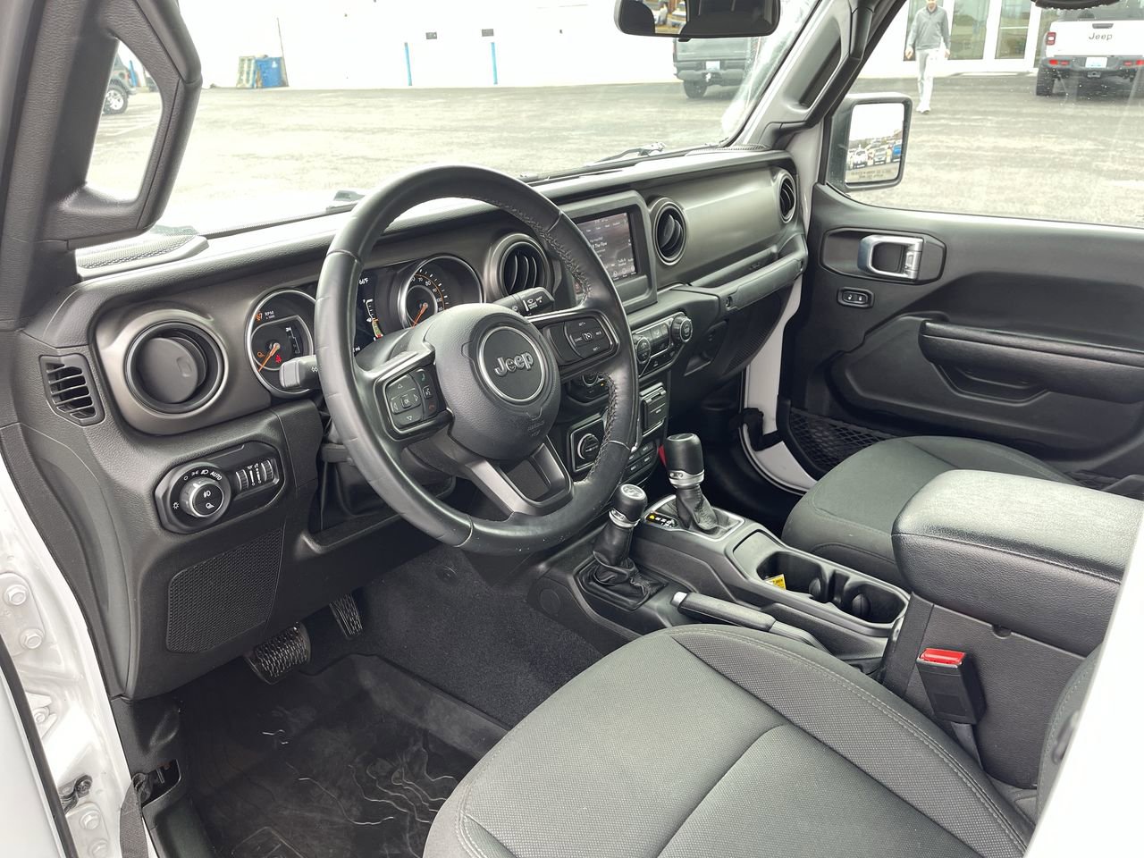 Used 2022 Jeep Gladiator Willys AWD/4WD image 10