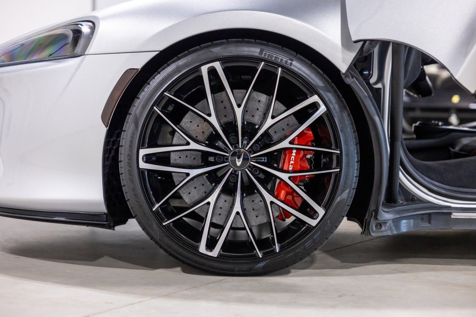 Used 2022 McLaren GT RWD image 18