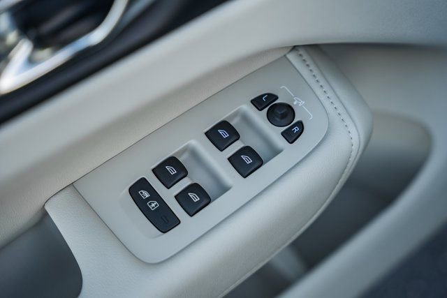 New 2026 Volvo XC60 T8 Ultra w/ Protection Package Premier image 38