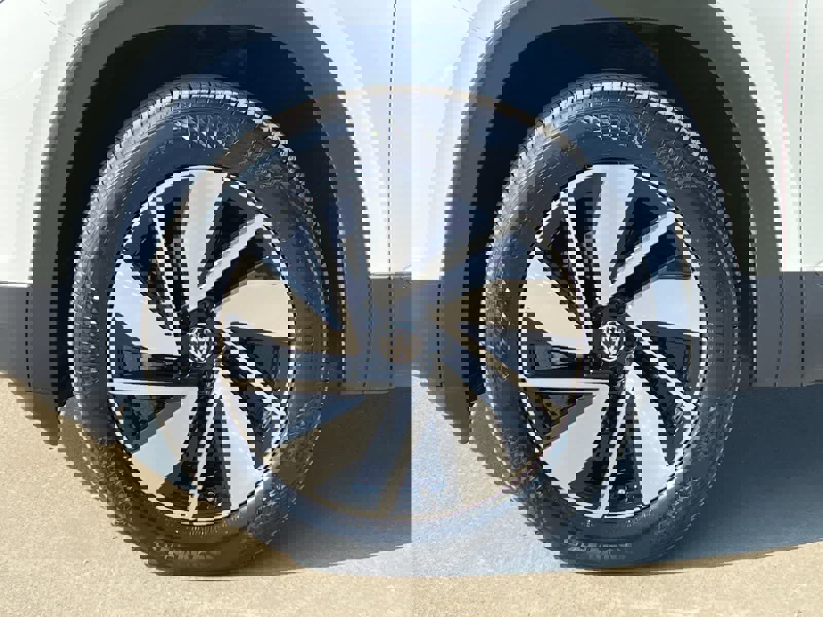 Used 2025 Volkswagen Atlas SE image 28