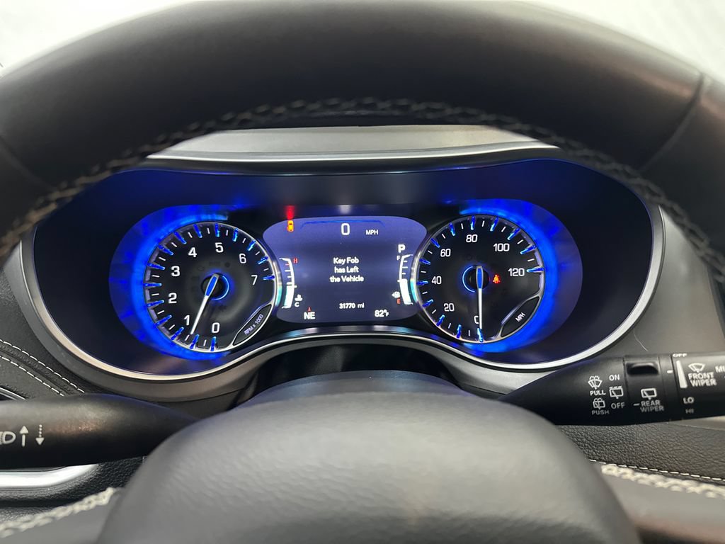 Used 2025 Chrysler Pacifica Limited FWD image 31