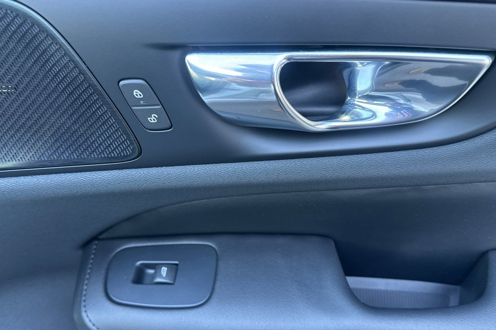 Used 2023 Volvo S60 T8 Plus w/ Climate Package image 18