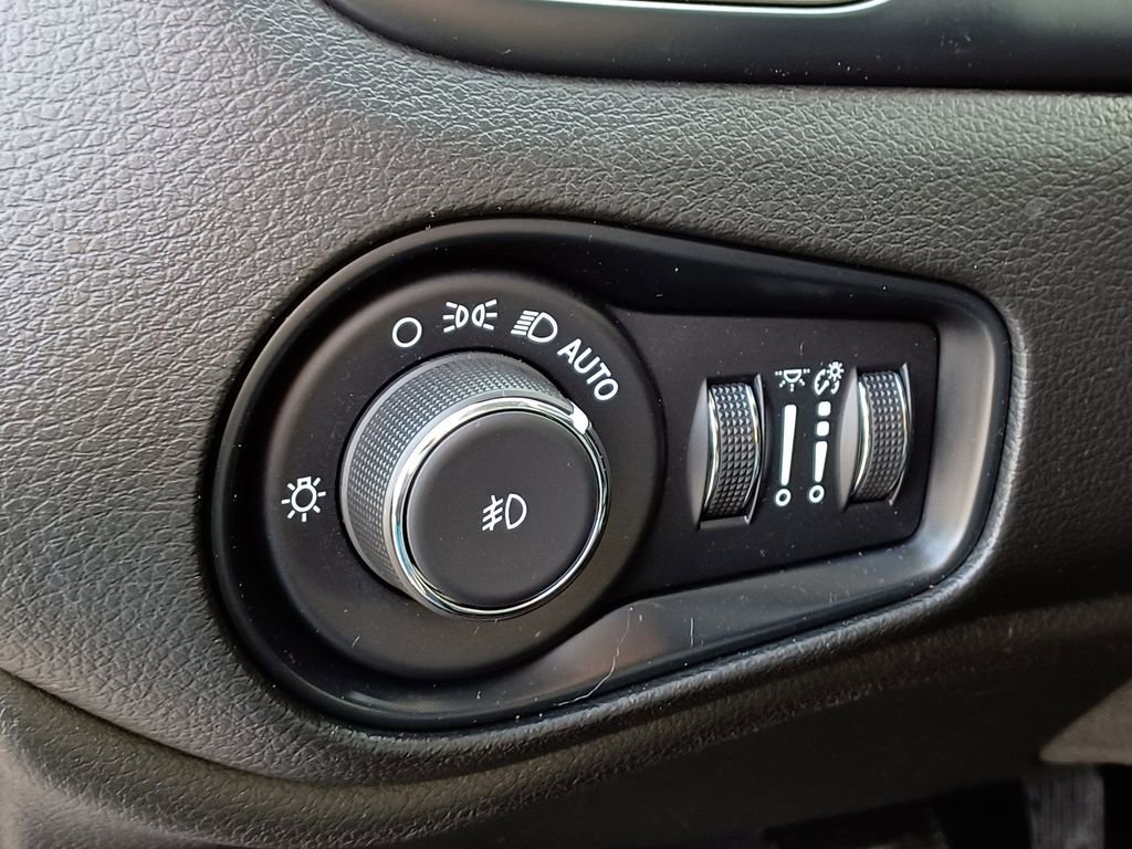 Used 2021 Jeep Renegade Limited image 12