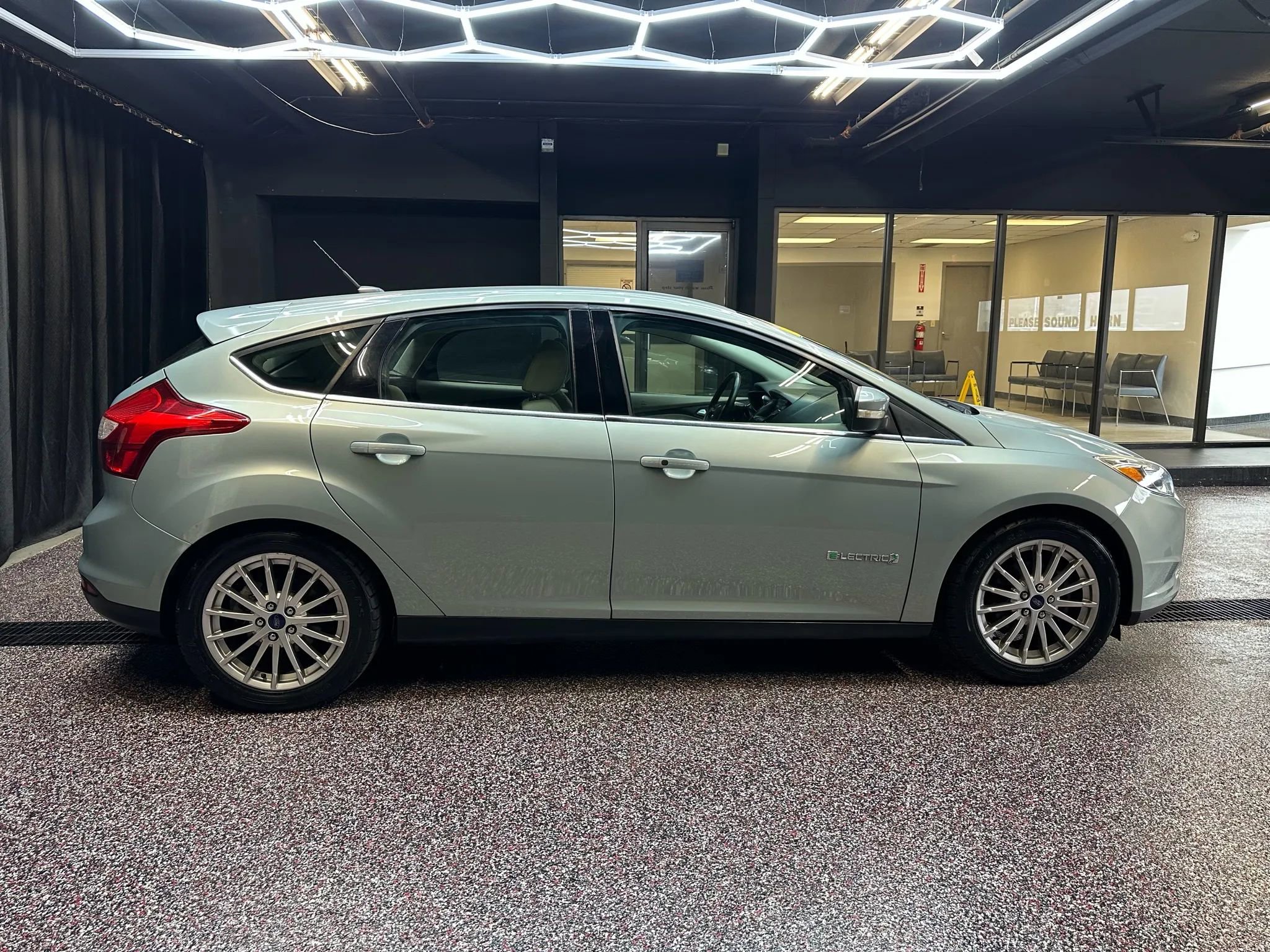 Used 2014 Ford Focus Electric Hatchback image 8