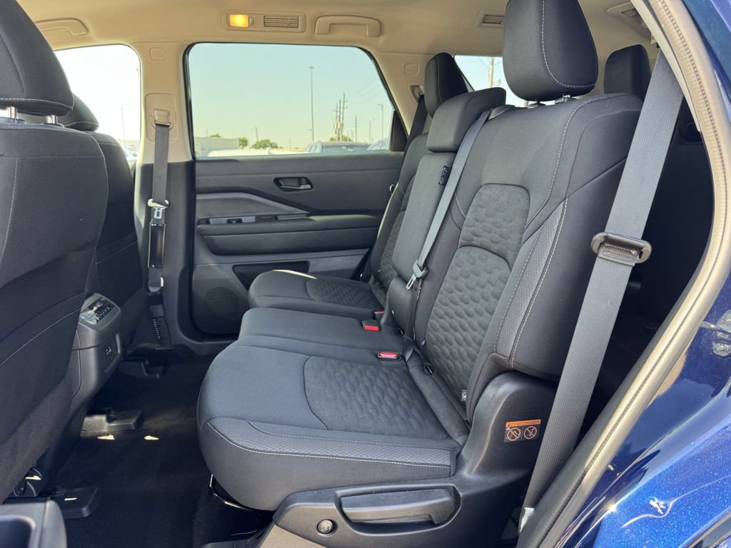 Used 2025 Nissan Pathfinder SV FWD image 24