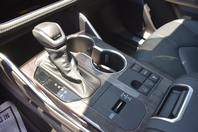 Used 2025 Toyota Highlander Limited FWD image 30