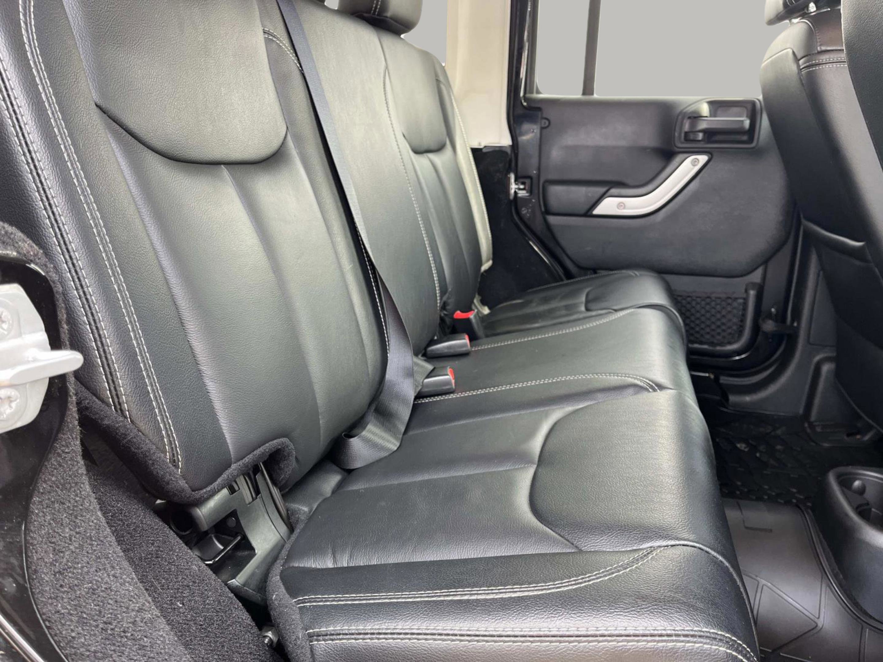 Used 2018 Jeep Wrangler Unlimited Sahara w/ Dual Top Group image 24