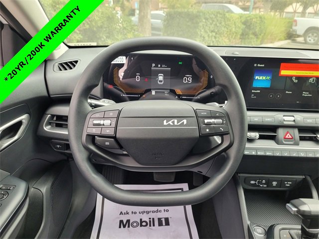 New 2025 Kia K4 LXS image 12