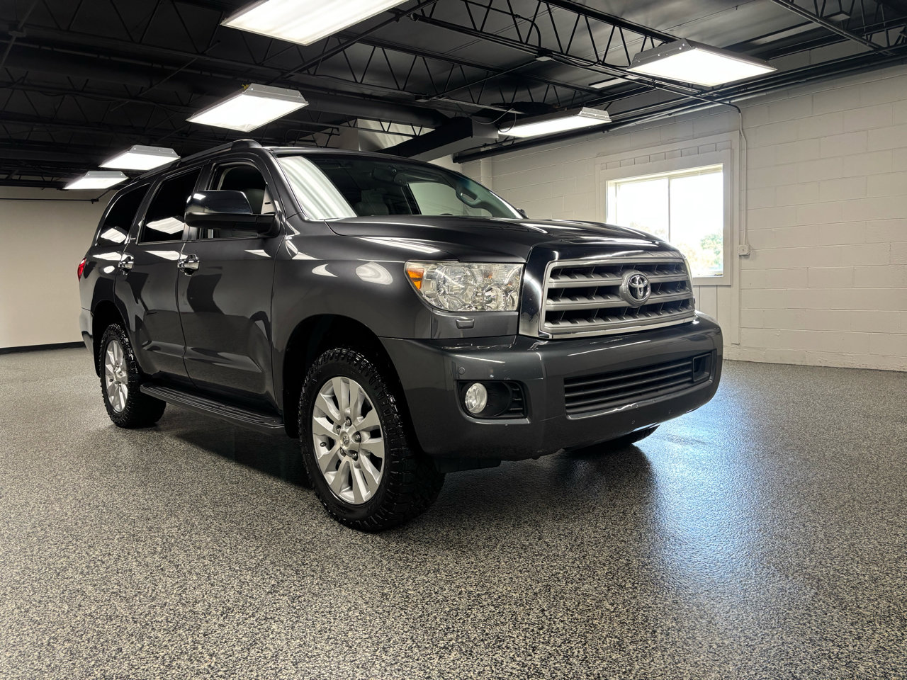 Used 2016 Toyota Sequoia Platinum image 2