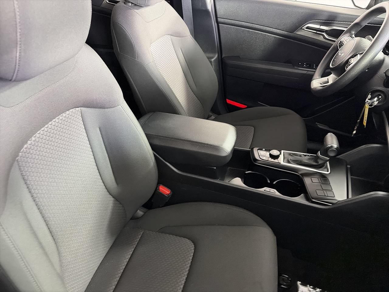 Used 2025 Kia Sportage LX FWD image 23