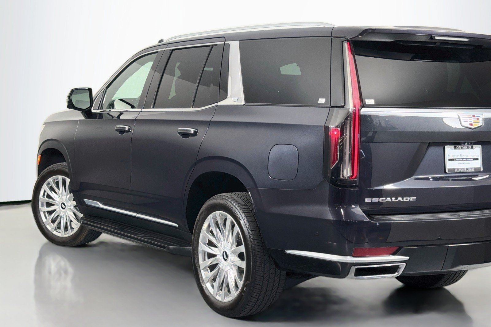 Used 2024 Cadillac Escalade Premium Luxury w/ LPO, Floor Liner Package AWD/4WD image 16