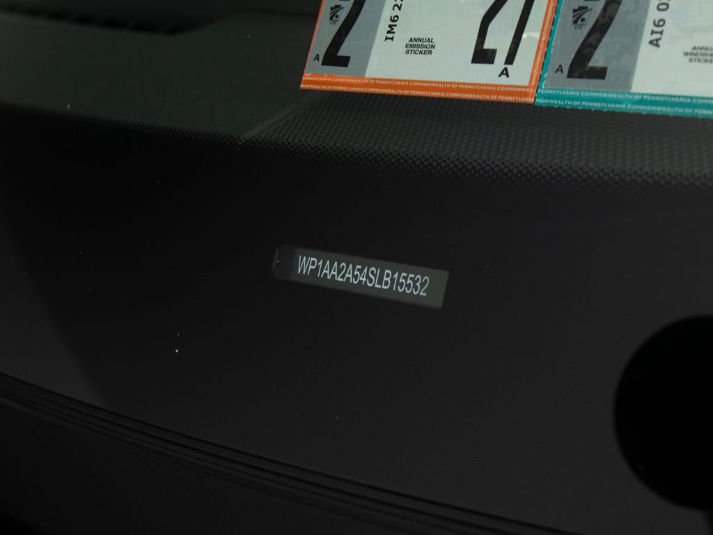 Certified 2025 Porsche Macan image 38