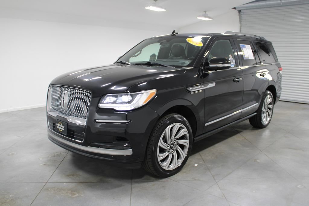 Used 2024 Lincoln Navigator Reserve image 4