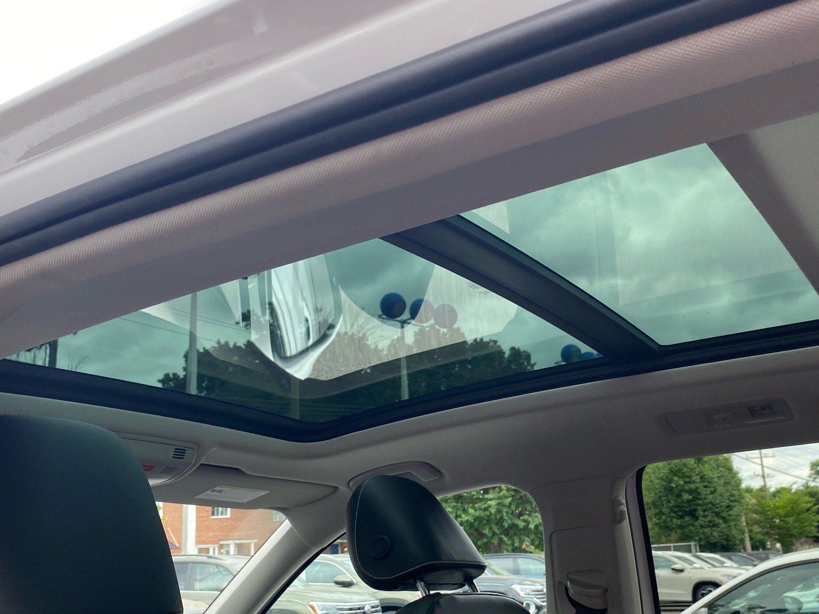 Certified 2024 Volkswagen Tiguan SE w/ Panoramic Sunroof Package FWD image 21