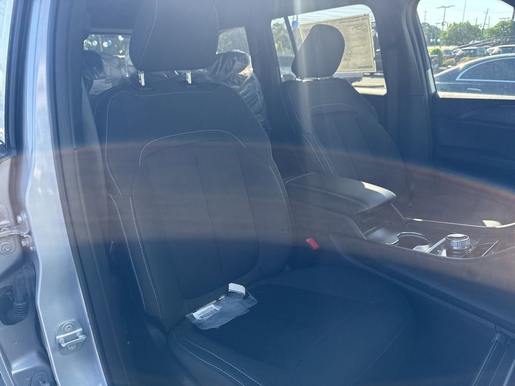 Used 2025 Jeep Grand Cherokee Laredo w/ Luxury Tech Group I image 6