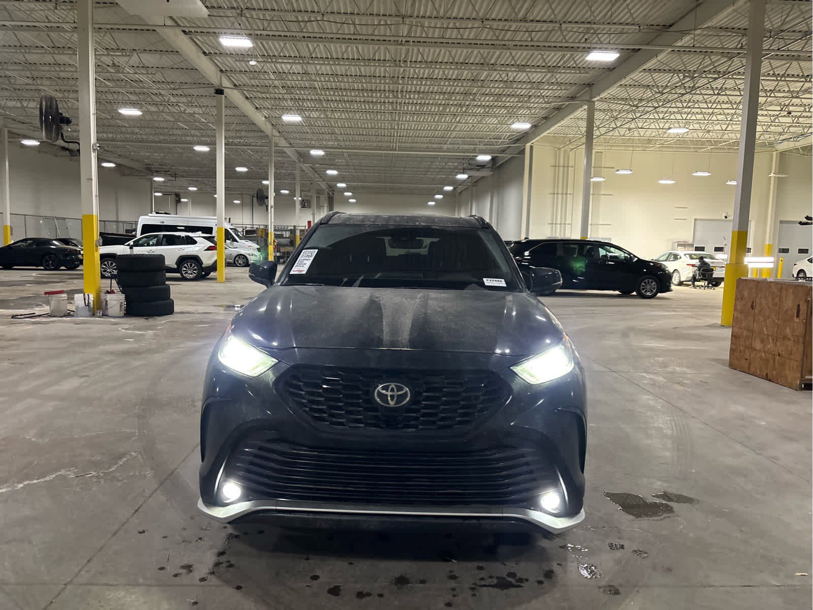 Used 2025 Toyota Highlander XSE image 2