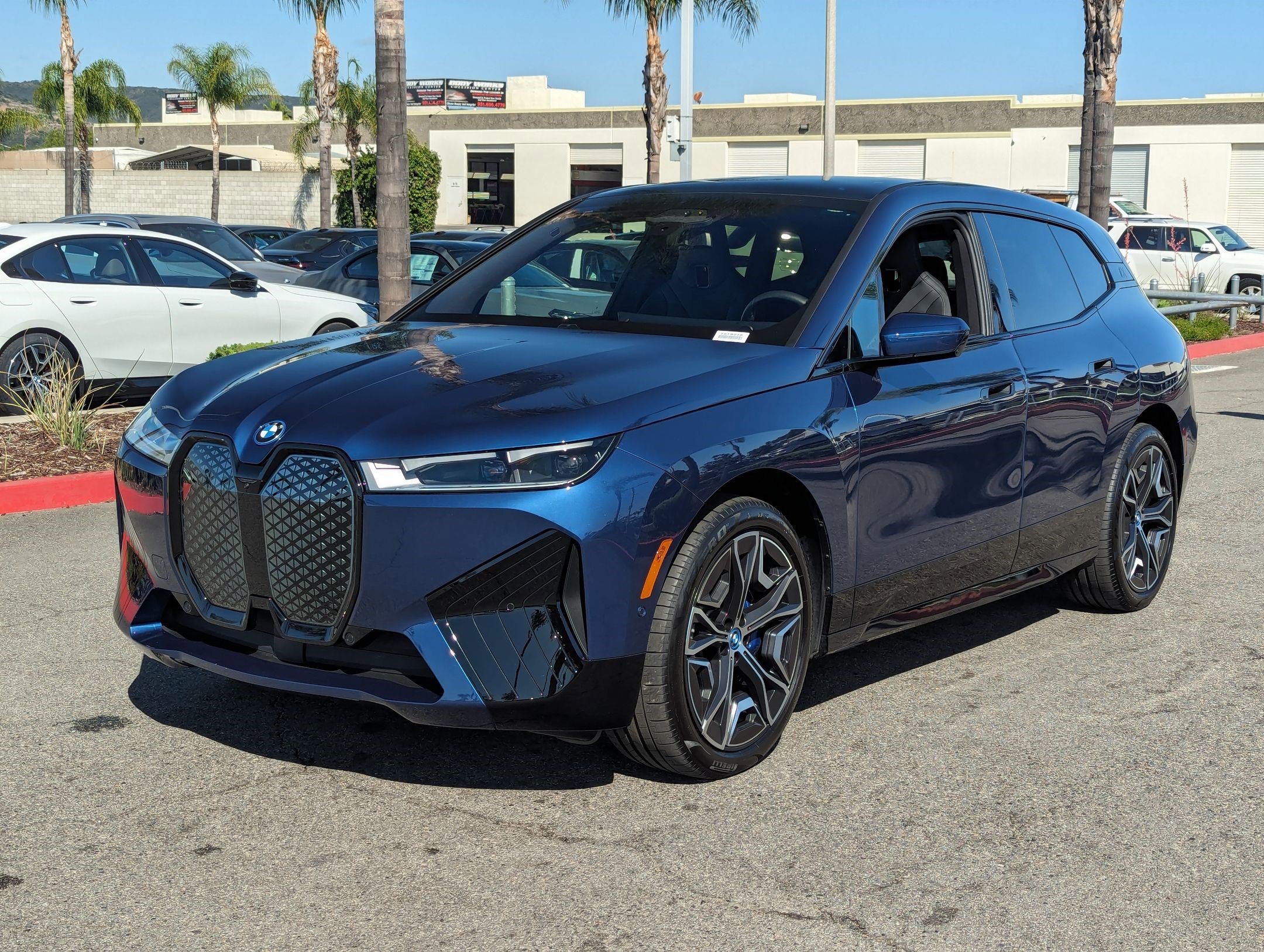 Used 2025 BMW iX xDrive50 w/ Premium Package image 5