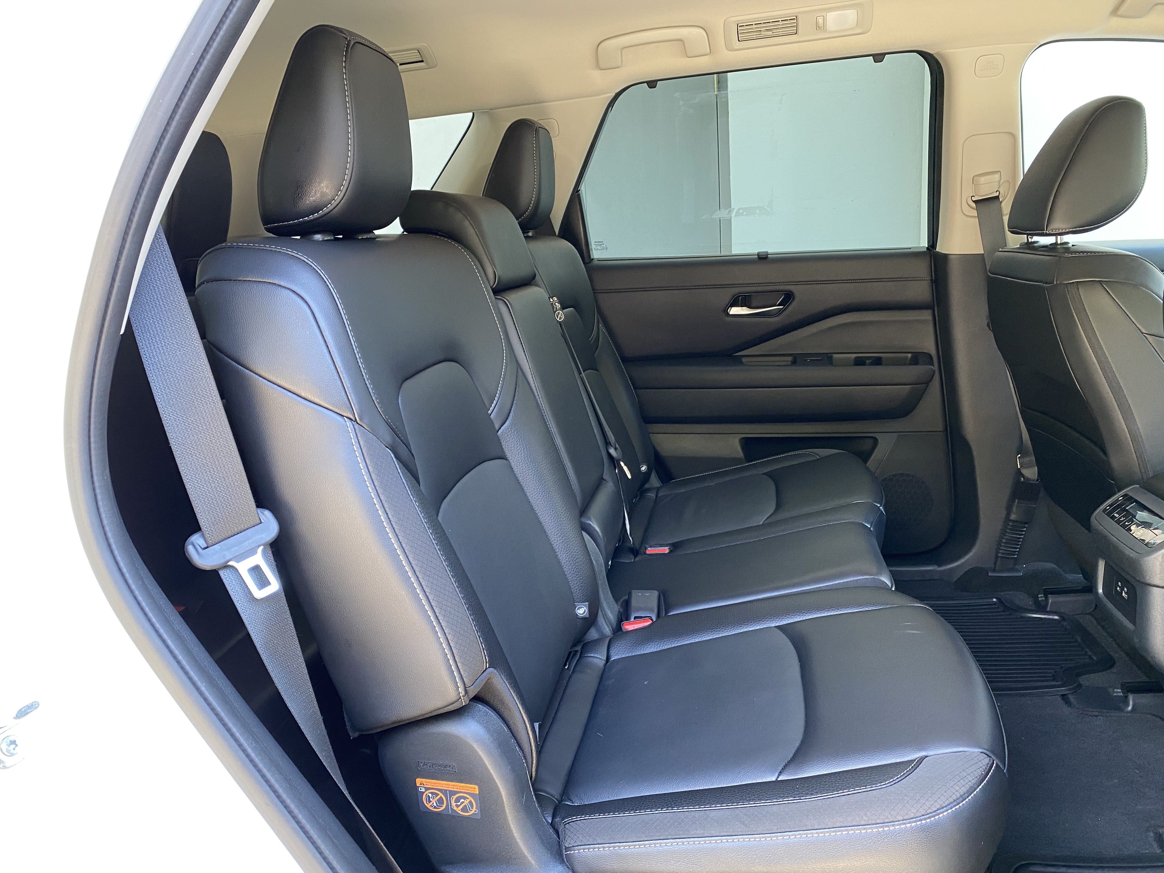 Used 2024 Nissan Pathfinder SL FWD image 32
