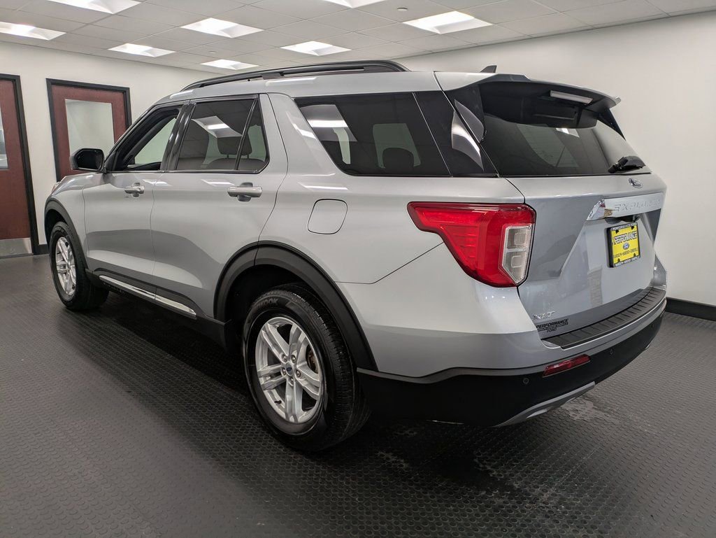 Used 2022 Ford Explorer XLT w/ Equipment Group 202A image 6