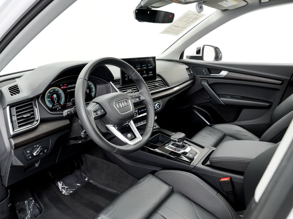 Used 2023 Audi Q5 e Premium w/ Convenience Package AWD/4WD image 4