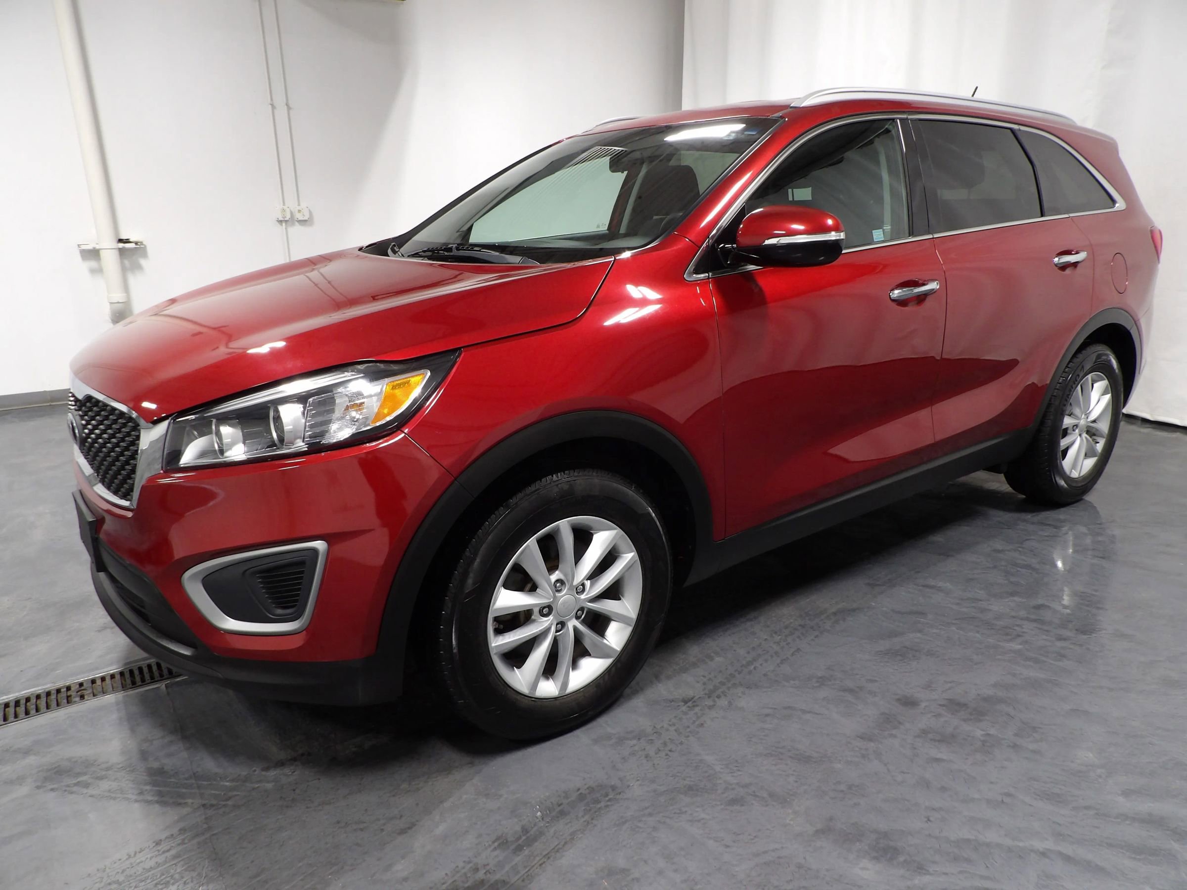 Used 2017 Kia Sorento LX Sport Utility 4D image 4