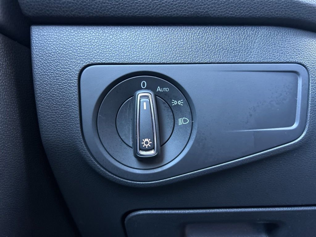 Used 2024 Volkswagen Tiguan SE image 31