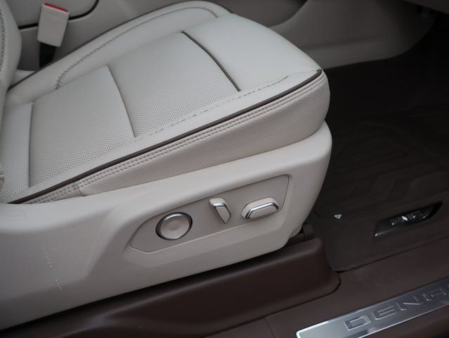 New 2026 GMC Yukon XL Denali w/ Denali Reserve Package AWD/4WD image 9