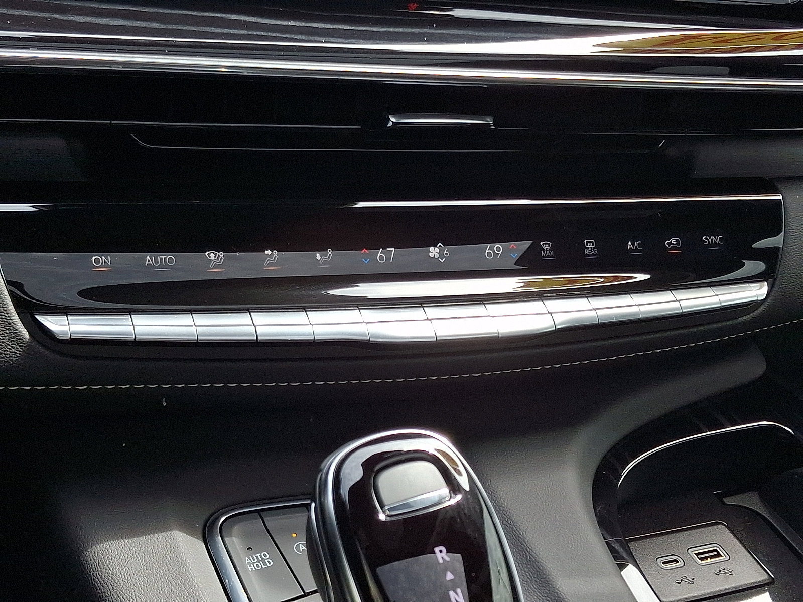 Used 2024 Cadillac Escalade Sport w/ LPO, ONYX Package image 16